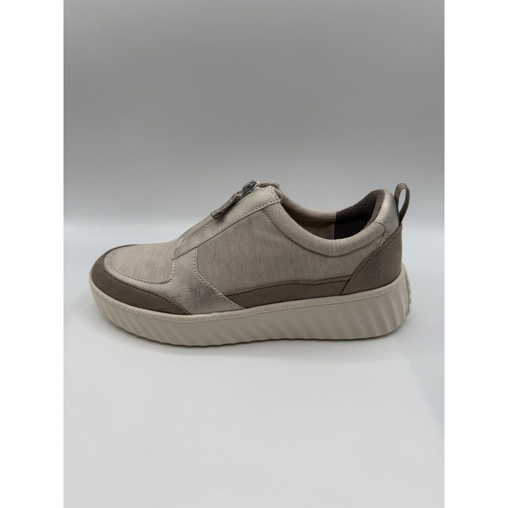 BZees Winner Comfort Sneaker, Women's 9M, Beige,Gold Metallic Accents,Zip,NIB